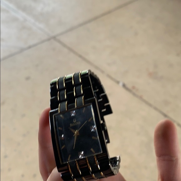 A bulova watch - Picture 5 of 5